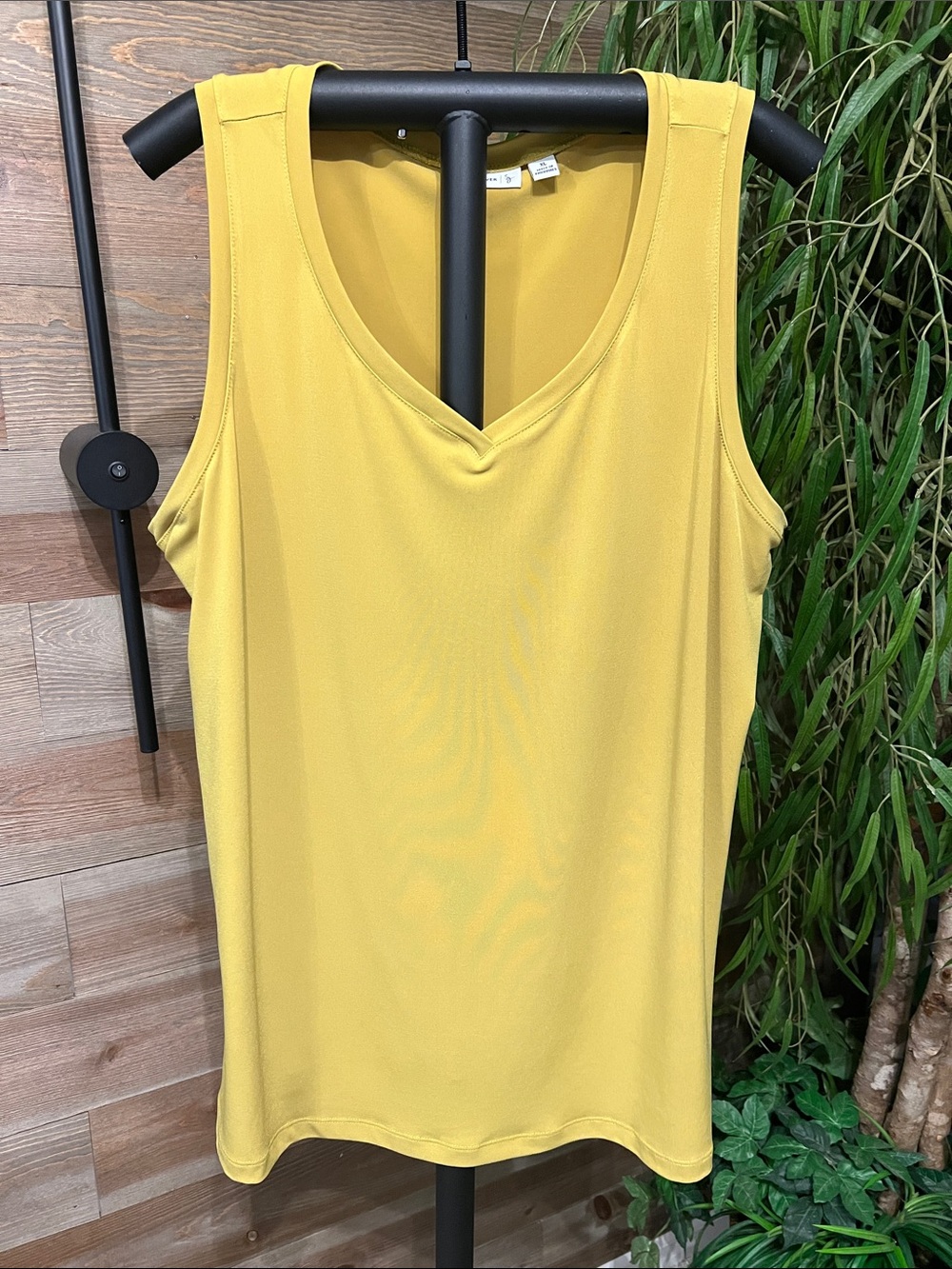 Susan Graver sleeveless v neck tank top in yellow chartreuse. XL